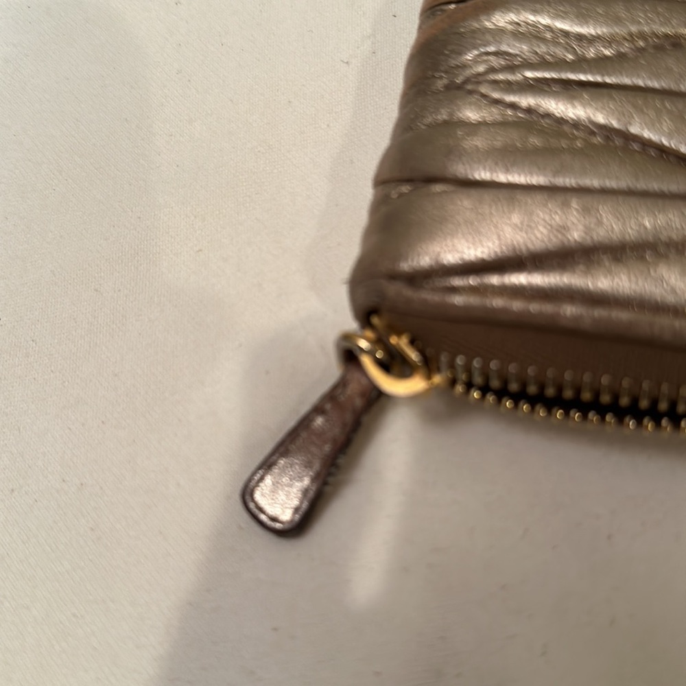 MIU MIU gold leather wallet with top zipper . - Picture 9 of 15